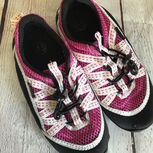 🌸 5/$25 Youth water swim shoes, size 13